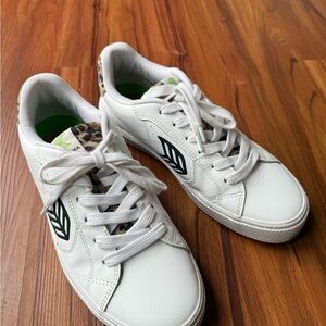 Cariuma Savas White Leather with Leopard Accent Sneakers Women Sz 9 ethically md